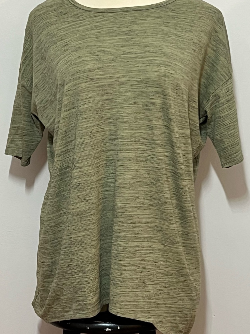 LuLaRoe Ted Baker London Space Dyed Relaxed Short Sleeve Tee In Olive Onyx SZLG